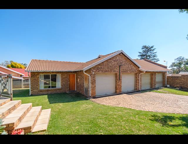 4 BEDROOM FREEHOLD FOR SALE IN WELTEVREDEN PARK